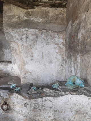 Susanna Baumgartner, L’orlo vuoto, bronzo e rame, dimensioni variabili, 2019-2021Photo © Cosimo Filippini