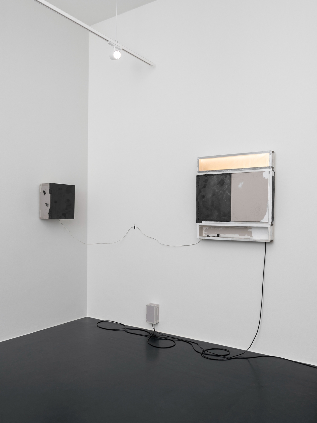 Marta Margnetti, Cabinette dei sospiricartone, grafite, cera d’api, nastro adesivo, colla, coleottero, falena, sistema audio e arduino2025, Casa Rusca Locarno - Cosimo FIlippini