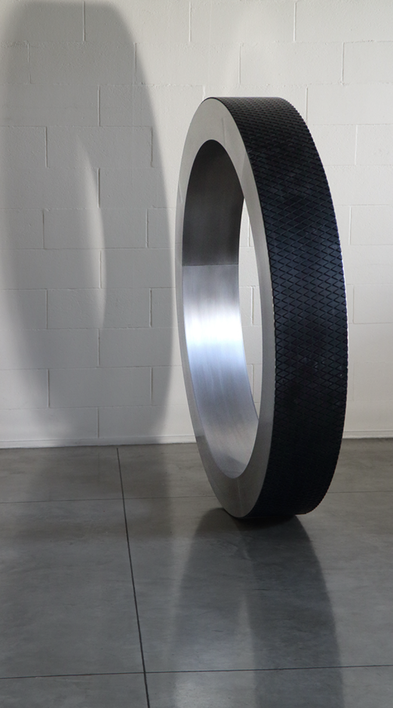 Umberto Cavenago, Ringway, 2015Alluminio, acciaio e gomma160 × 160 × 25 cmScheda dell'opera