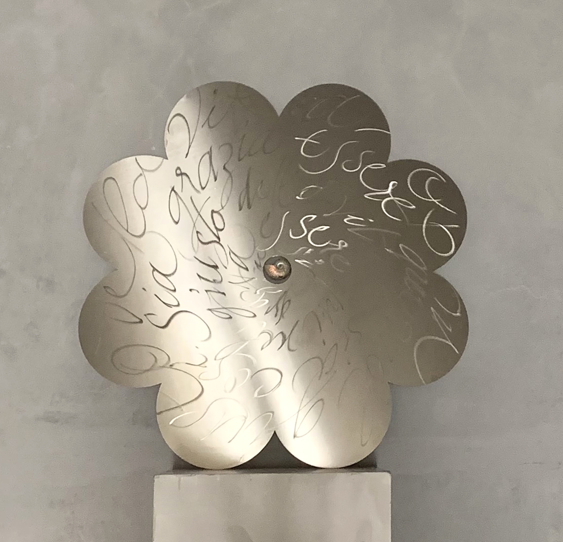 Gabriela Hess, Sia grazia, 2021Acciaio inciso, 100 x 100 cm